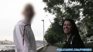 Magyar amatőr fiatal lány pénzért kupakol