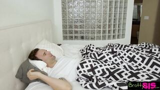 Perverz zsenge csaj a nevelő faterjával kufircol