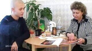 Magányos háziasszony és a tinédzser csávó