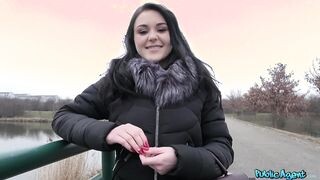 Orosz tinédzser gádzsi pénzért közösül