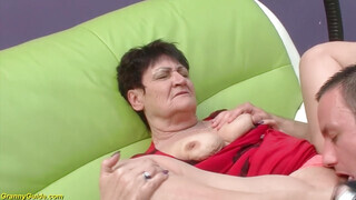 Korosodó érett nő és a tini pali