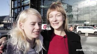 Német tinédzser lányok a vonaton leszbiznek