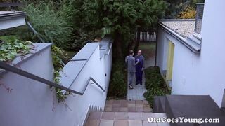 Fater lerendezi a zsenge nőcit
