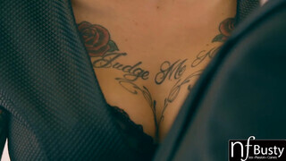 Anna Bell Peaks a tetkós bombázó buxa