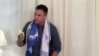 Orosz zsenge pipi és a kettő bőrös virsli