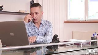 Sienna Day kettő cerkát kap
