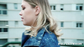 Selvaggia Babe a sztyuárdesz gigászi segge megpakolva