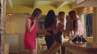 WOWGIRLS - Linda Sweet popó lyukba tolva