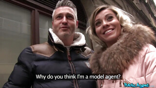 Public Agent - Vicky Love más pali hímvesszőjén lovagol