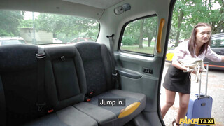 Fake Taxi - Gina Ferocious a izgató csöcsös zsenge
