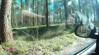 Tinédzser barinő a kocsiban szexel