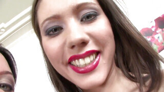 Legalporno - Alysa és Aspen hátsó nyílásba baszva