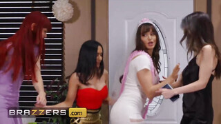 Brazzers - Repedtsarkú csajok a leány búcsún kufirconlak