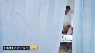 Brazzers - Bonnie Rotten popójában az óriás pénisz
