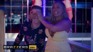 Brazzers - Blanche Bradburry imádja a gigászi hímvesszőt