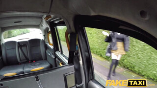 Fake Taxi - Szoknyás fiatal lány a taxissal kúrel