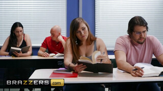 Brazzers - Sofi Ryan a ribi diáklány