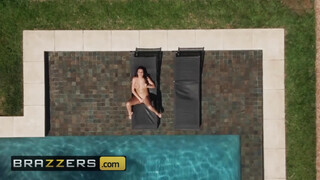 BRAZZERS - Jolee Love a óriási cickós tinédzser szuka