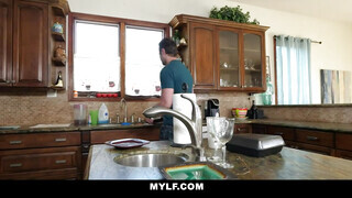 Mylf - Cali Lee a szexy latina milf