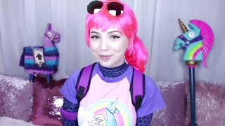 Fortnite cosplayes lány orálozza a műfaszokat