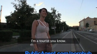 PublicAgent - Rövid hajú csaj közösülni akar