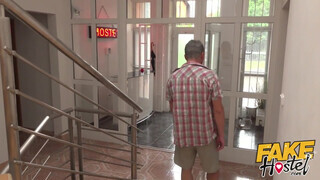 Fake Hostel - Tinédzser turista bige punciba kurelva