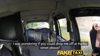 FakeTaxi - gigantikus cickós Milf szétbaszatja magát a Taxiban