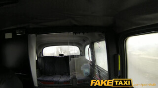 FakeTaxi - tetkós bige megkúrelva a hátsó ülésen