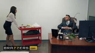 Brazzers - Ella Knox az óriás csöcsű kolumbiai csajszi