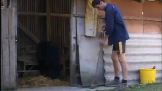 Vidéki érett nő popó lyukba dugva