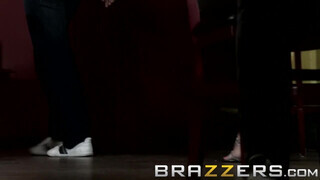 Brazzers - Keiran Lee egyszerre basz meg kettő spinét