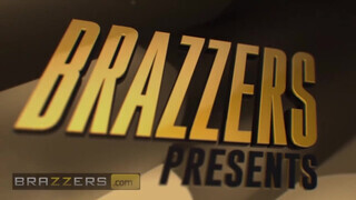 Brazzers - Cherie Deville zsenge pacákkal baszik