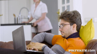 Private-com - Alice Wayne a termetes kannás szobalány