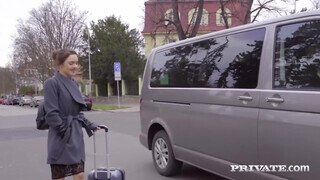 PrivateCom - Dominica Phoenix popóját a kocsiban döngetik