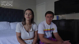 Gigászi fenekű fiatal csajszi és a hapsija - Hot Guys Fuck