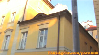 FakeAgent - raven a szenvedélyes milf ordítva élvez