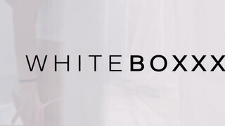 WHITEBOXXX - A kívánatos Rebecca Volpetti maszturbál
