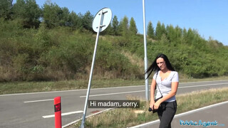 Gigantikus csöcsű fiatal maca pénzért kefél - Public Agent