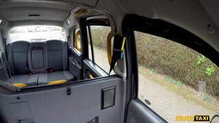 Fake Taxi - Ava Austen hátsó nyílásba dugva