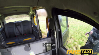 Fake Taxi - Summer Rose két kukacot kap