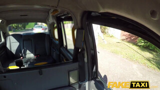 Fake Taxi - Lyen Parker hancúrozik a hátsó ülésen