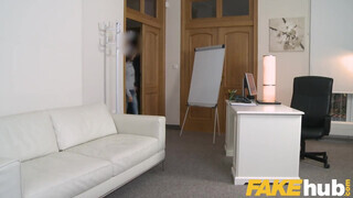 Fake Agent - Lilu Moon imád a castingon közösülni