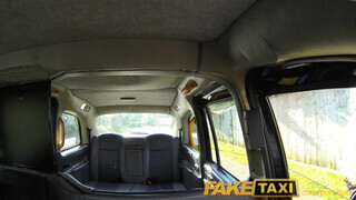 FakeTaxi - Chelsey Lanette a méretes keblű szöszi