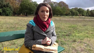 Francia asszony seggbe kefélve