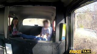 Fake Taxi - 19 éves tinédzser csajszika baszni akart