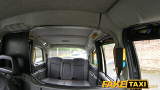 FakeTaxi - Ella Hughes a kívánatos vörös hajú spiné