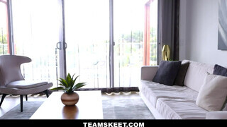 TeamSkeet - Gwen Vicious méretes popója megkefélve