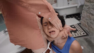 Brazzers - Lily Lou valagába betolják a csoki kolbászt