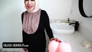 Hijab Hookup - Tokyo Lynn a szőrös puncis asszony