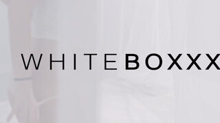 WhiteBoxxx - selymes bőrű fekete csajszika